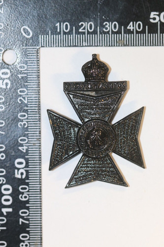British army metal - cap, badge